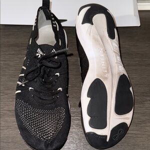 NFINITY Women's Black and White Athletic Shoes